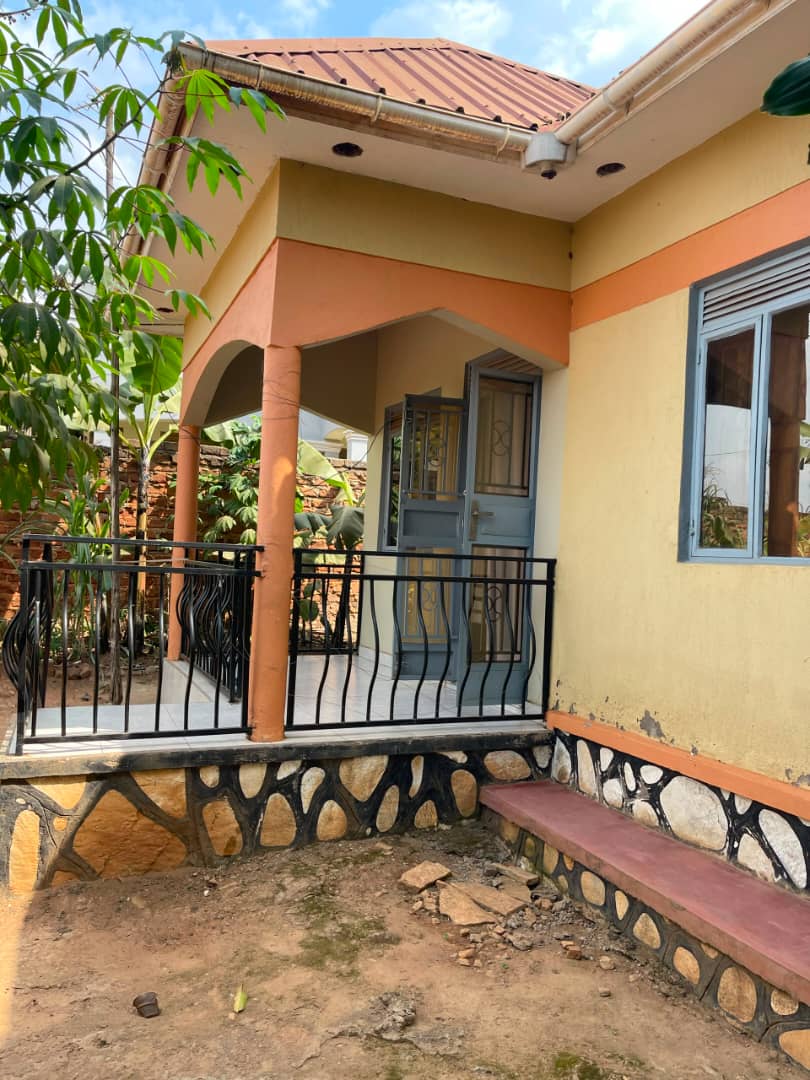 HOUSE ON QUICK SALE - Kiti Kansangati Mtuga Road in Kiti Kansangati Mtuga Road, Soroti